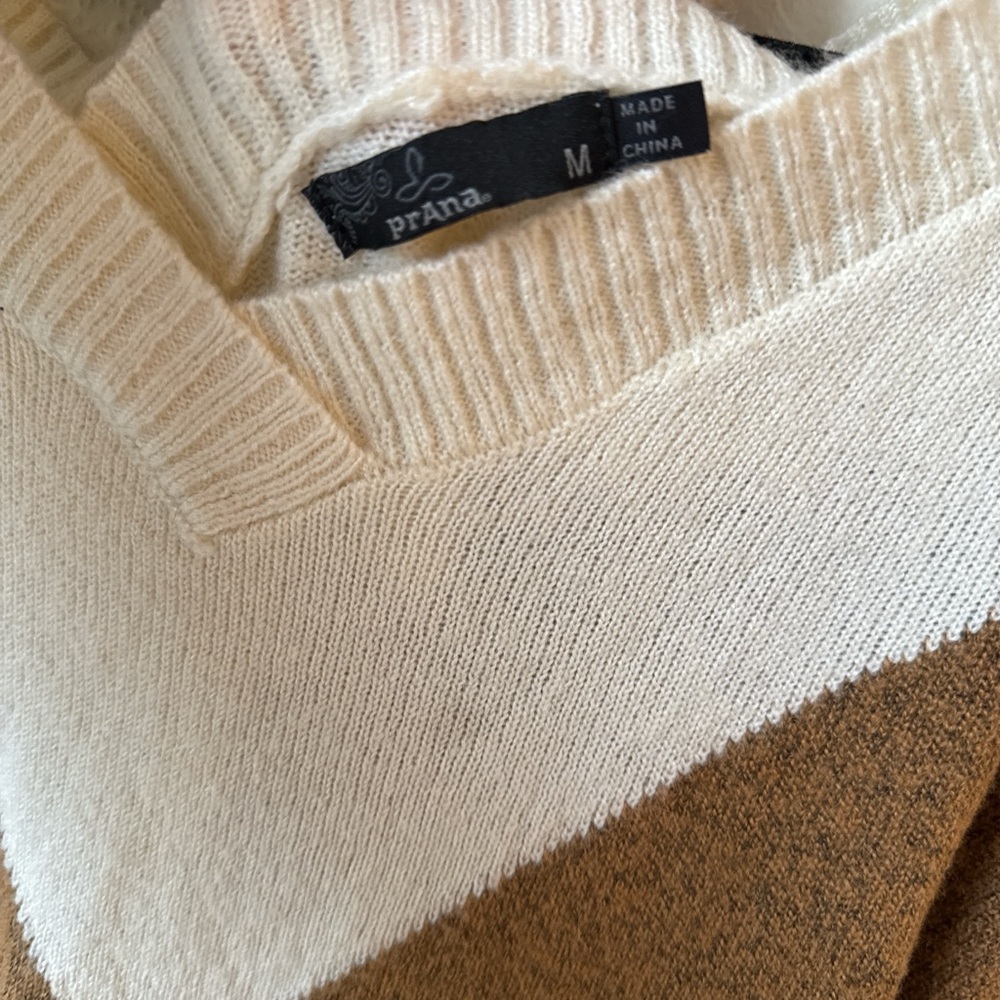 Colorblock V-Neck Sweater - Picture 7 of 7